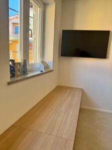 Sunny Old Town Apartment