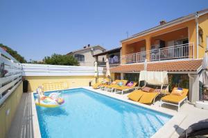 Holiday house Venus with Heated Pool and Hot Tub