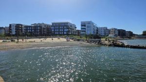 Light-Filled Apartment near Old Town & Beach - Free Parking - Close to Port