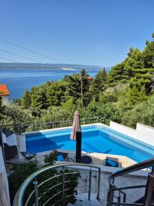 Apartman Traper with sea view and private pool