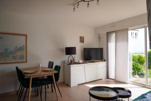 Appartements Beautiful apartment with sea and garden view : photos des chambres