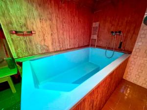 Zen serenity sauna & spa retreat - happy go lucky