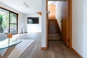 Bright and Beautiful Near the Gorge with Parking