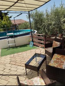 Villetta vista mare con piscina, giardino e parcheggio privato
