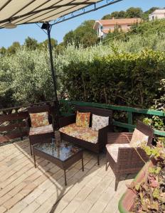 Villetta vista mare con piscina, giardino e parcheggio privato