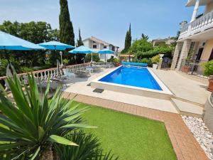 Apartment mit Balkon- gemeinsame Pool und Terrasse 