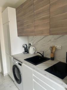 F2 lumineux 8 min à pieds de la plage