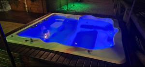 Chalé Familiar com Jacuzzi e Piscina