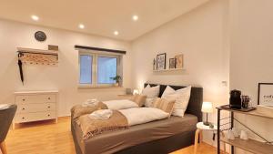 BELLAHOMES Apartments, Ground Floor, Aircondition, Private Parking, Airport 30 min