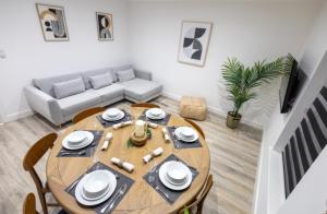 Stylist 2-Bedroom Flat - Watford Central