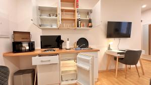 BELLAHOMES Apartments, Ground Floor, Aircondition, Private Parking, Airport 30 min