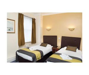 Twin Room room in Rose Court Hotel