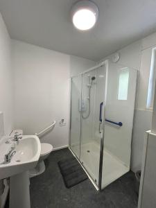 Two bedroom cottage in Lumsden - Contractors