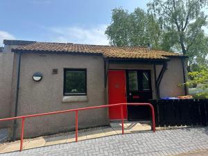 Two bedroom cottage in Lumsden - Contractors