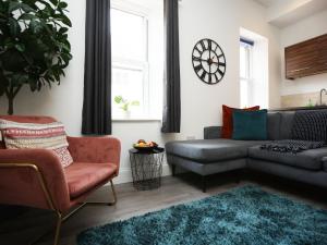 North Rd By N And N Stays Ltd ,Great location for contractors and corporate stays, Long stay discs available, Close to the vibrant Gloucester Road, local amenities and bars , Free On street Parking