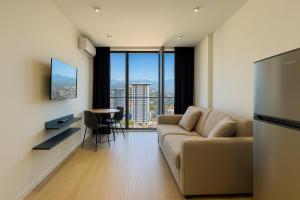 Солнечная квартира с отдельной спальней и панорамным видом на горы Next Apartments