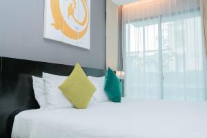 Beachfront Family Pool 1 BR 1 Living Patong Phuket