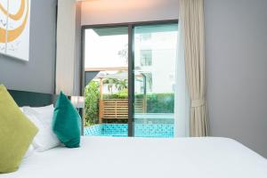 Beachfront Family Pool 1 BR 1 Living Patong Phuket