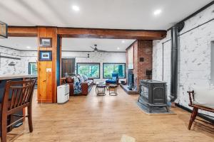 Peaceful Lakefront Getaway on Cayuga Lake cottage