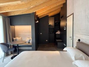 Doppelzimmer mit Whirlpool-Badewanne