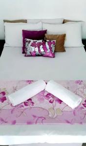 Central place close to the beach AC air , WI FI, parking