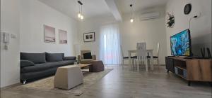 Long Beach Residence