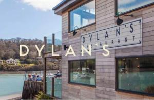 Charming, stylish cottage, parking , large private Garden, well located for island highlights