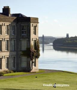 Charming, stylish cottage, parking , large private Garden, well located for island highlights