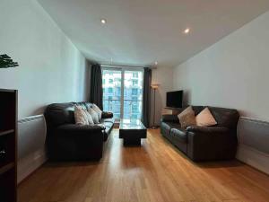 Compact 2 Bed Good Transport Links