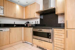 Central 2 bed with Large Terrace