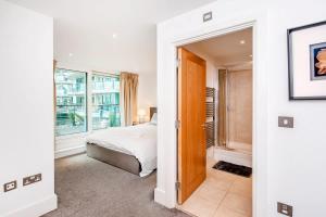 Central 2 bed with Large Terrace