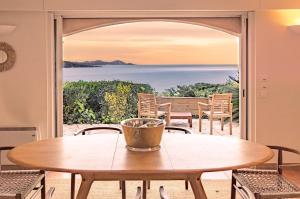 Superb Villa, Incredible sea view Heated swim pool