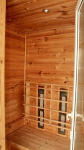 Entire 2nd floor of Villa with 3bedroom with large garden,BBQ,pool,sauna,free parking