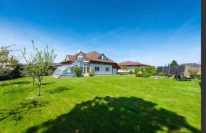 Entire 2nd floor of Villa with 3bedroom with large garden,BBQ,pool,sauna,free parking