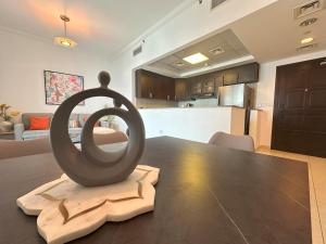 Stylish 1BR Apt with Canal Views