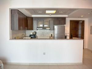 Stylish 1BR Apt with Canal Views