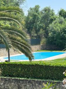 La Verbena a fianco del Vittoriale, vista piscina, 10 minuti a piedi dal lungo lago
