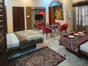 Arsh Hotel & Restaurant