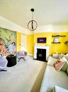 Wild Springs - Centraly Located House With Free Parking