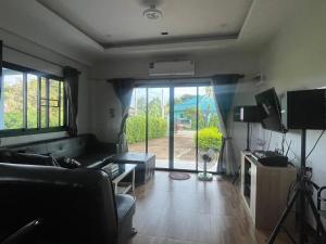 บ้านกลางนาพูลวิลล่า น่าน