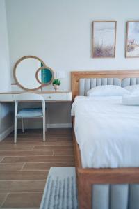 Miko Villa 3PN & 1PN Sofabed with sliding wall