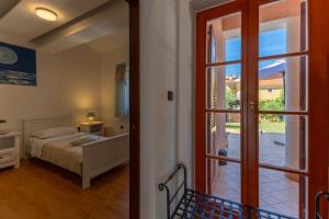 Mary in Volme with Garden