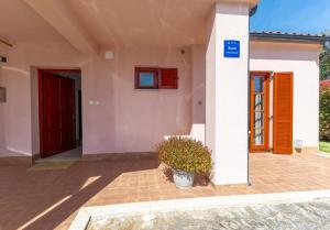 Mary in Volme with Garden