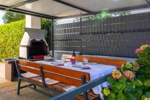 Apartman LuNi sa bazenom - Malinska, Sveti Anton