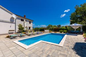 Apartman LuNi sa bazenom - Malinska, Sveti Anton