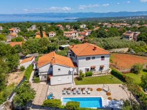 Apartman LuNi sa bazenom - Malinska, Sveti Anton