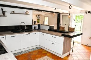 Maisons de vacances Maison provencale avec jacuzzi : photos des chambres
