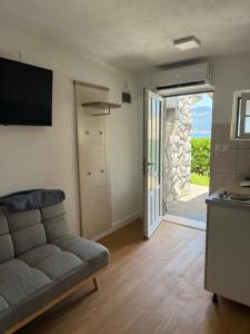 Zo-Mi Apartments