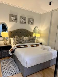 Ellipse Waterfall Luxury Sapphire