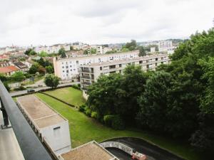Appartements LIMOGES mairie,appart au5e ,FRAIS, ascenseur, parkingS ,jardin ,tranquille ! : Appartement 1 Chambre - Vue sur Jardin